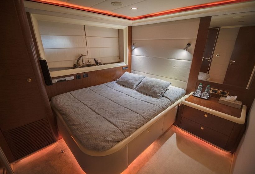 ホテル Mabruk Lll Yacht