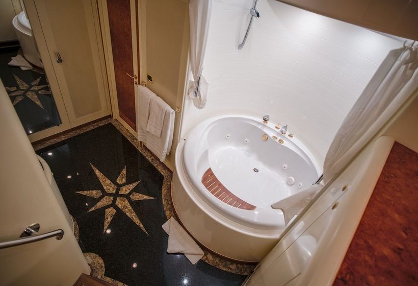 ホテル Mabruk Lll Yacht