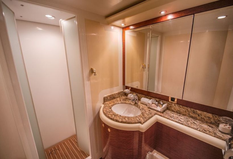 ホテル Mabruk Lll Yacht