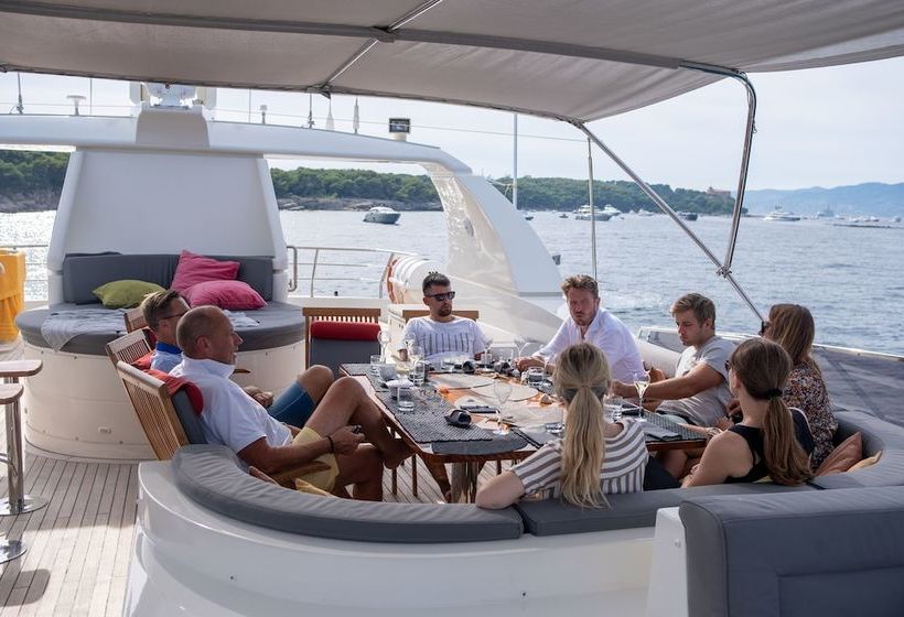 ホテル Mabruk Lll Yacht