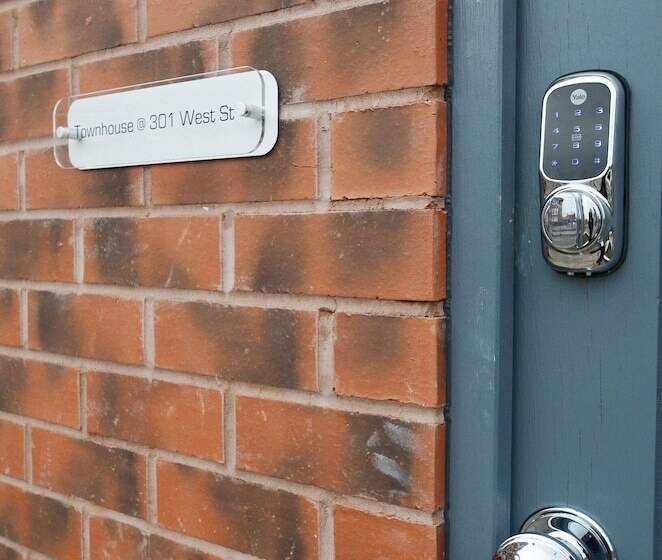 Townhouse Plus @ 301 West Street Crewe