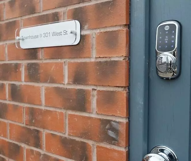 Townhouse Plus @ 301 West Street Crewe