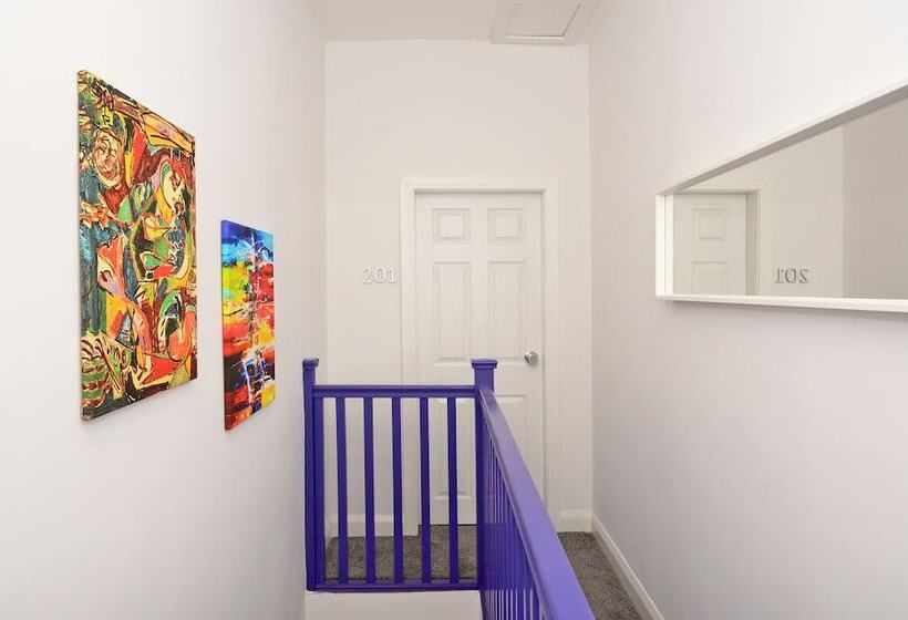 Townhouse Plus @ 301 West Street Crewe