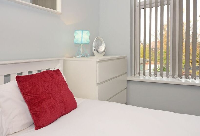 Townhouse Plus @ 301 West Street Crewe