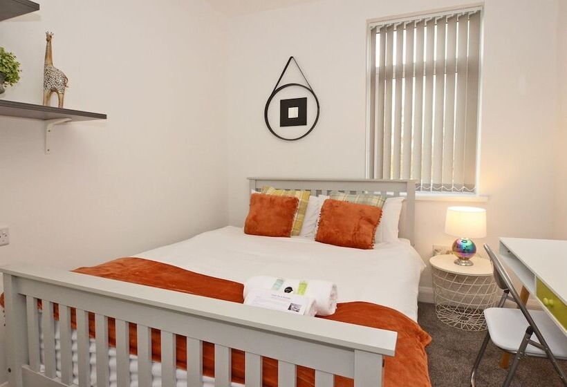 Townhouse Plus @ 301 West Street Crewe