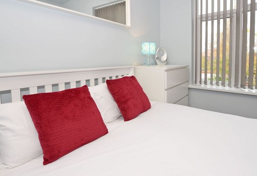 Townhouse Plus @ 301 West Street Crewe