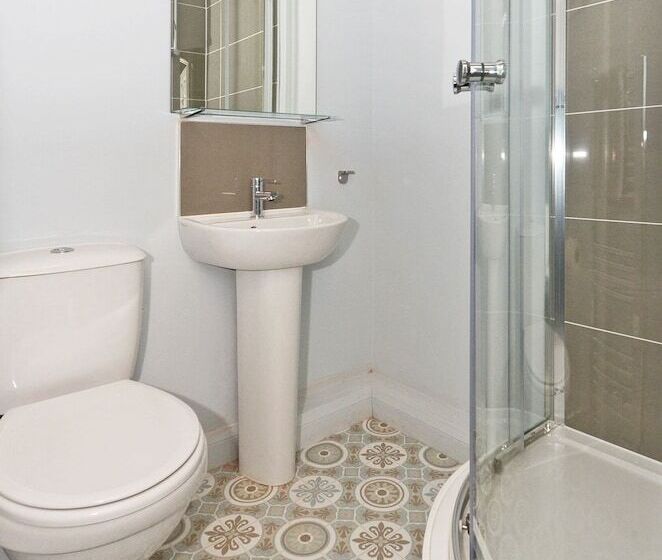 Townhouse Plus @ 301 West Street Crewe