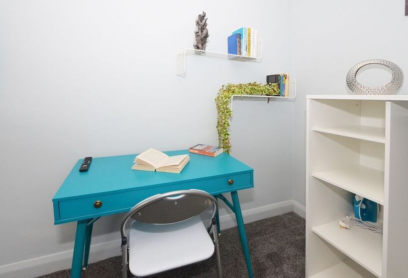 Townhouse Plus @ 301 West Street Crewe