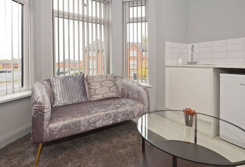 Townhouse Plus @ 301 West Street Crewe