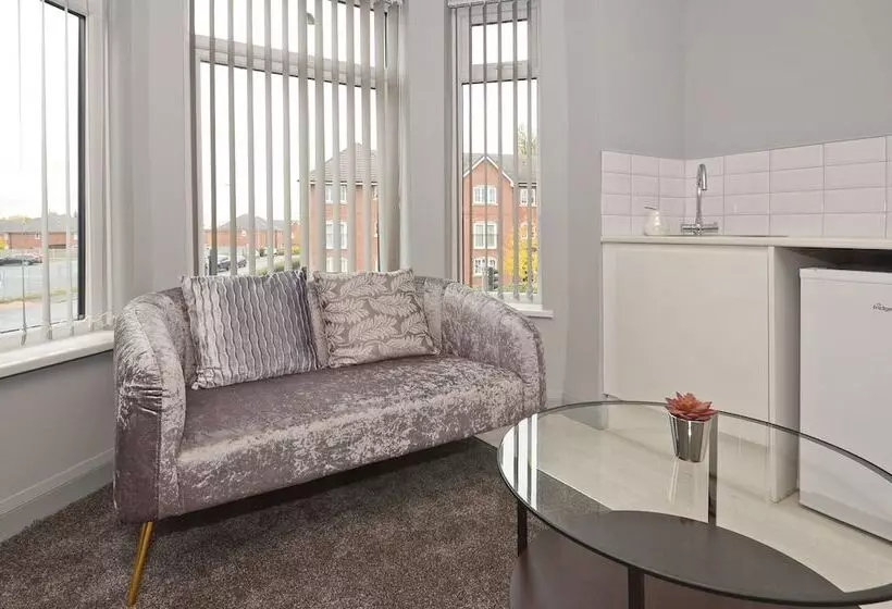 Townhouse Plus @ 301 West Street Crewe