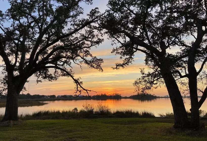 Gulf Hills Hotel & Resort