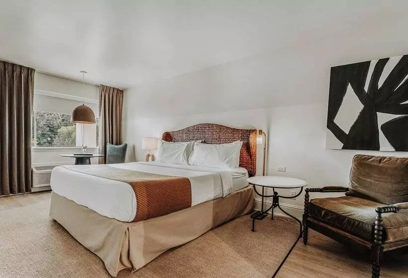 Gulf Hills Hotel & Resort