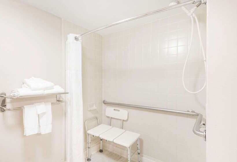 בית מלון כפרי Baymont By Wyndham Clarksville Northeast