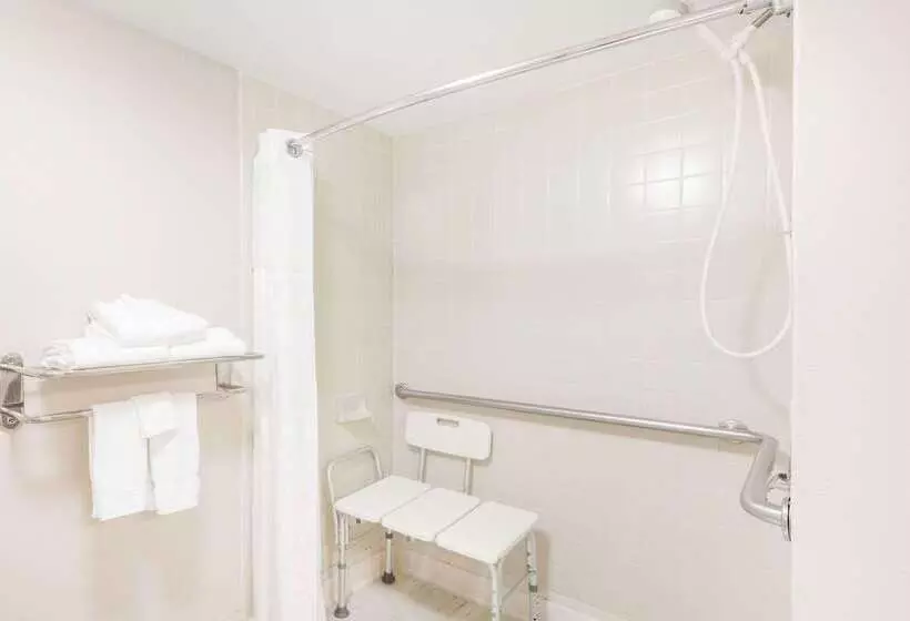 酒店 Baymont By Wyndham Clarksville Northeast