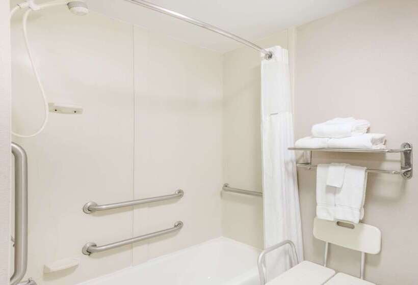 בית מלון כפרי Baymont By Wyndham Clarksville Northeast