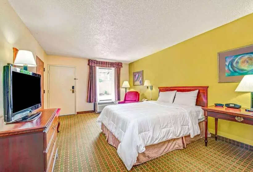 호텔 Baymont By Wyndham Mcdonough