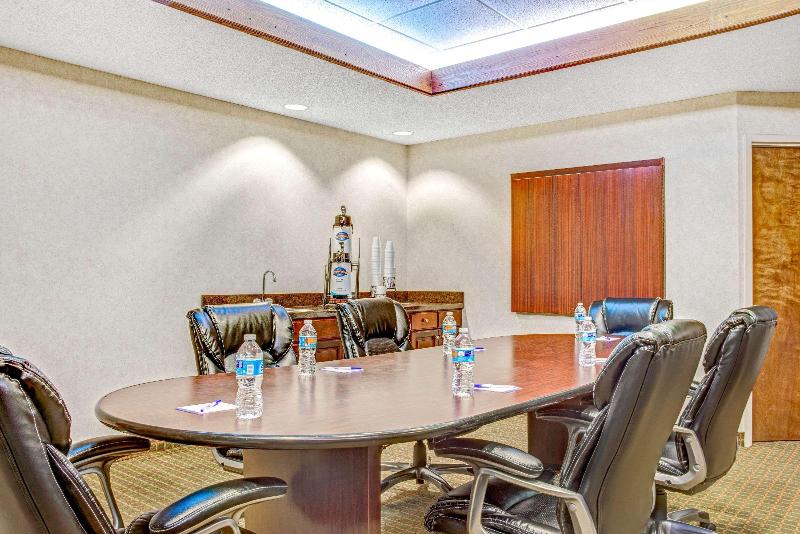 Hotel Baymont By Wyndham Mcdonough