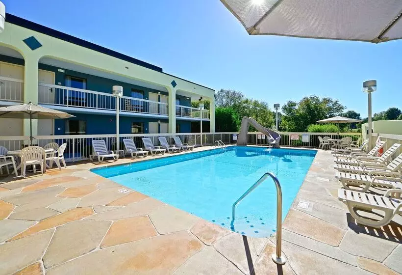 فندق Best Western Cades Cove Inn