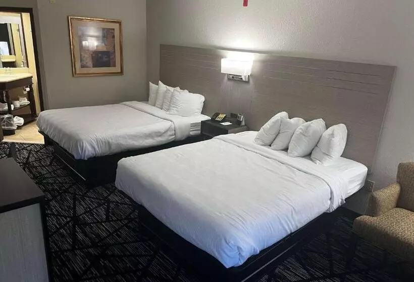 Отель Baymont By Wyndham Monroe Ohio