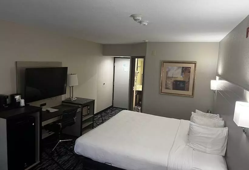 Отель Baymont By Wyndham Monroe Ohio