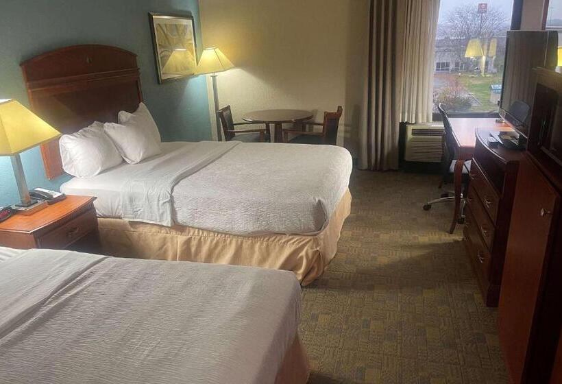 هتل Days Inn By Wyndham Englewood Dayton Airport