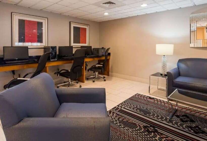 هتل Days Inn By Wyndham Englewood Dayton Airport