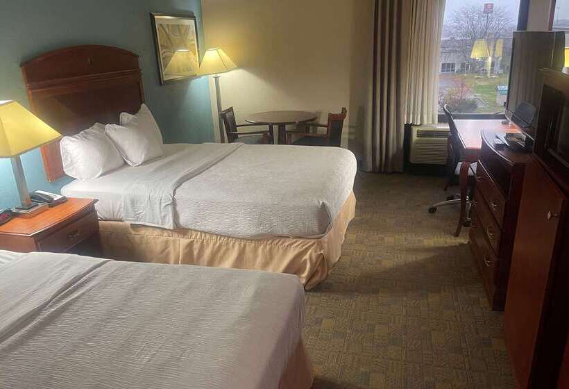هتل Days Inn By Wyndham Englewood Dayton Airport