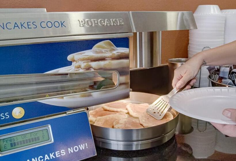 هتل Galleria Palms Orlando Free Theme Park Shuttles