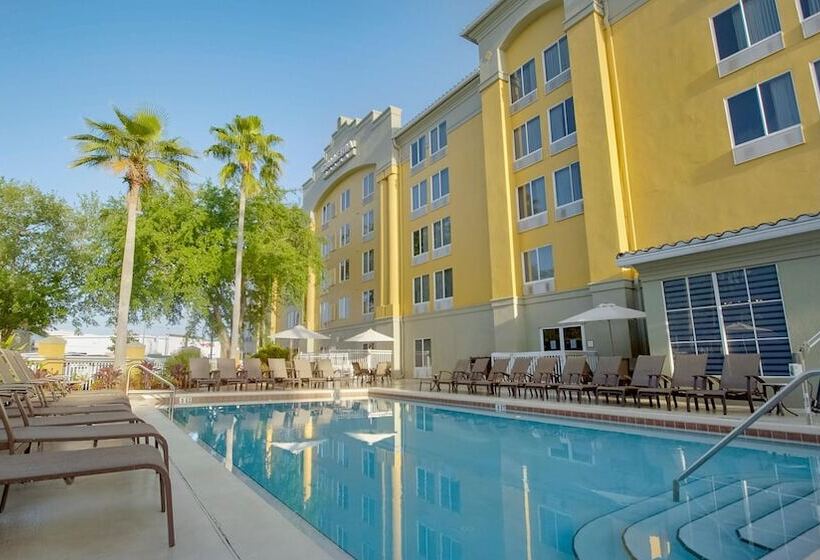 هتل Galleria Palms Orlando Free Theme Park Shuttles