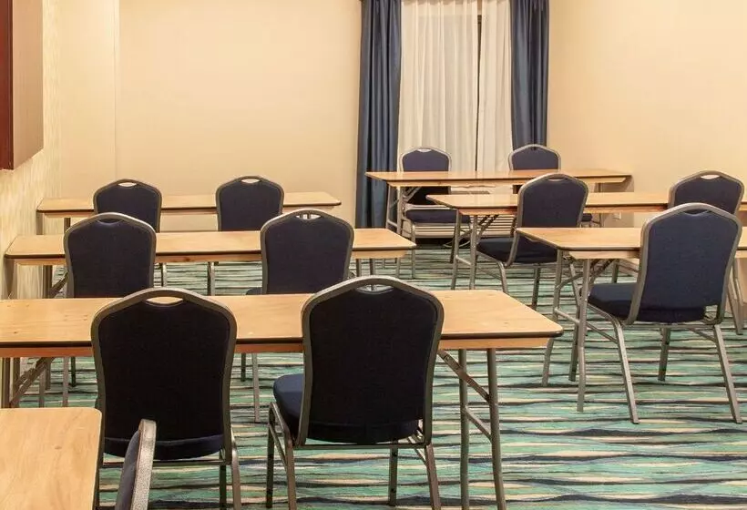 هتل Hampton Inn & Suites Jackson Coliseum