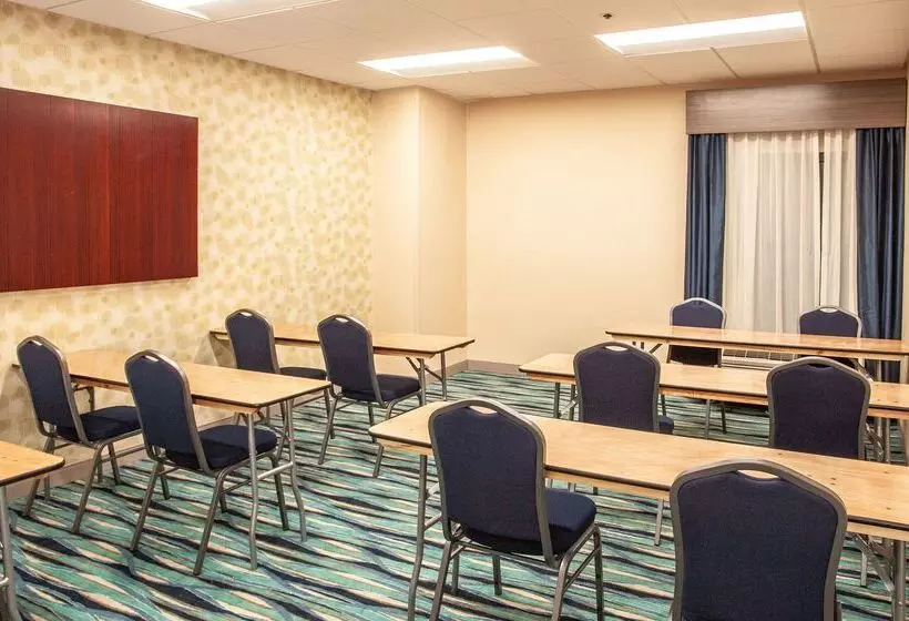 هتل Hampton Inn & Suites Jackson Coliseum