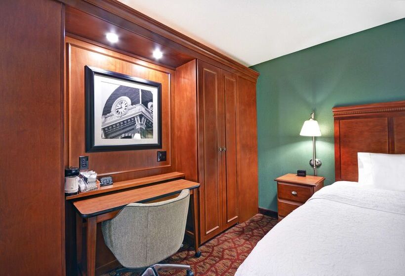 Отель Hampton Inn Athens