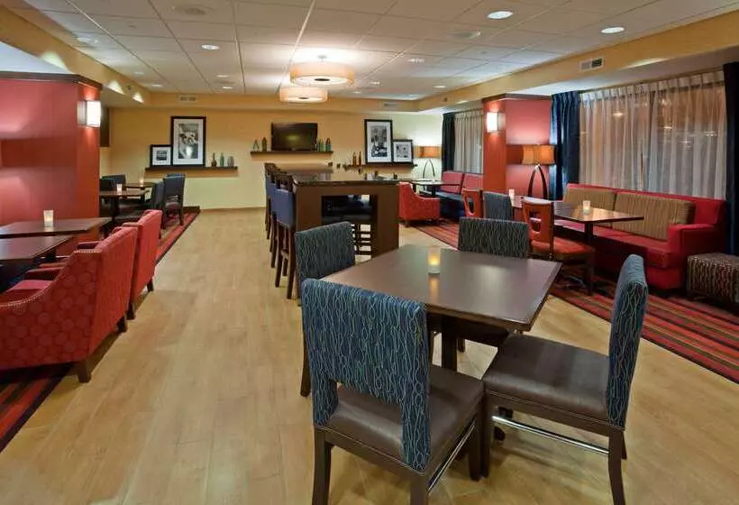 ホテル Hampton Inn Milwaukee Airport