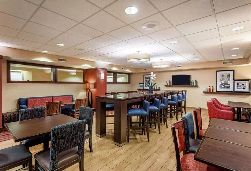 ホテル Hampton Inn Milwaukee Airport