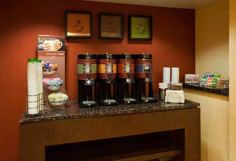 ホテル Hampton Inn Milwaukee Airport