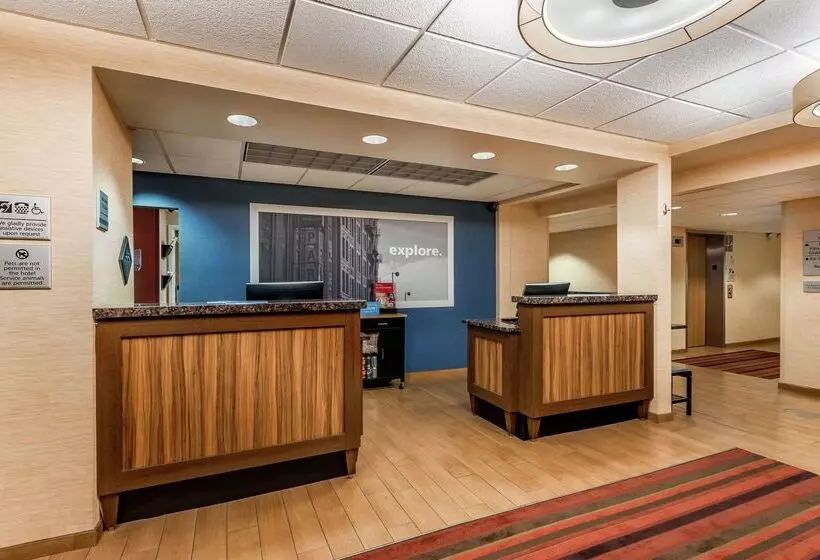 ホテル Hampton Inn Milwaukee Airport