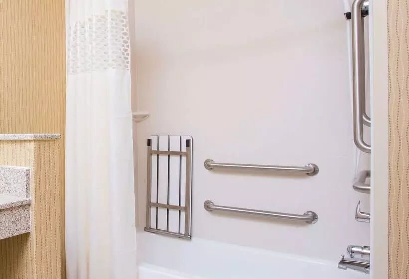 호텔 Hampton Inn Shawnee