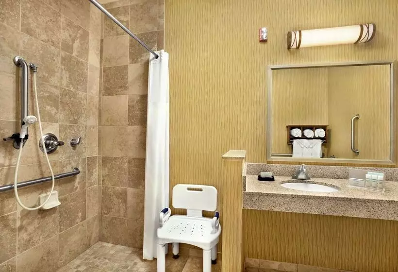 호텔 Hampton Inn Shawnee