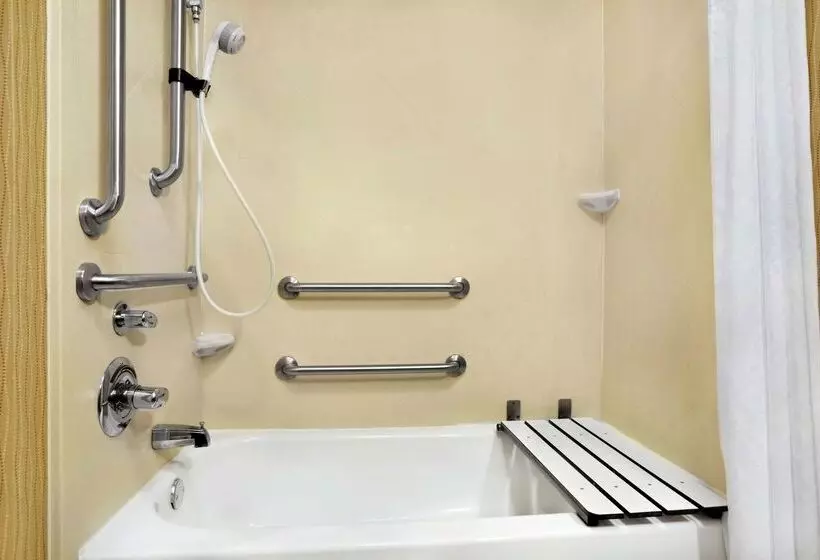 호텔 Hampton Inn Shawnee