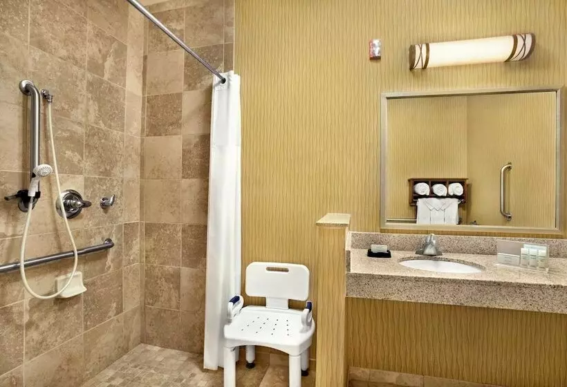 호텔 Hampton Inn Shawnee