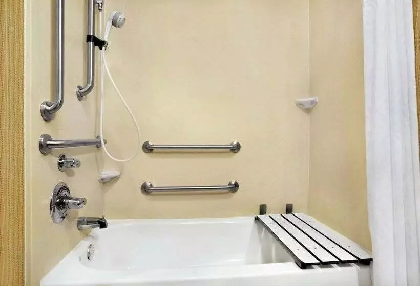 호텔 Hampton Inn Shawnee