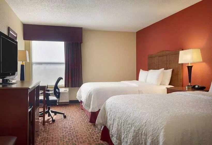 호텔 Hampton Inn Shawnee