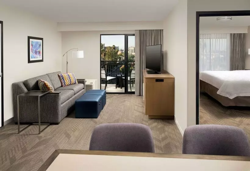 هتل Hampton Inn & Suites Anaheim Garden Grove