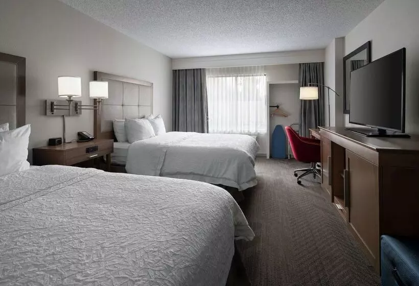 هتل Hampton Inn & Suites Anaheim Garden Grove