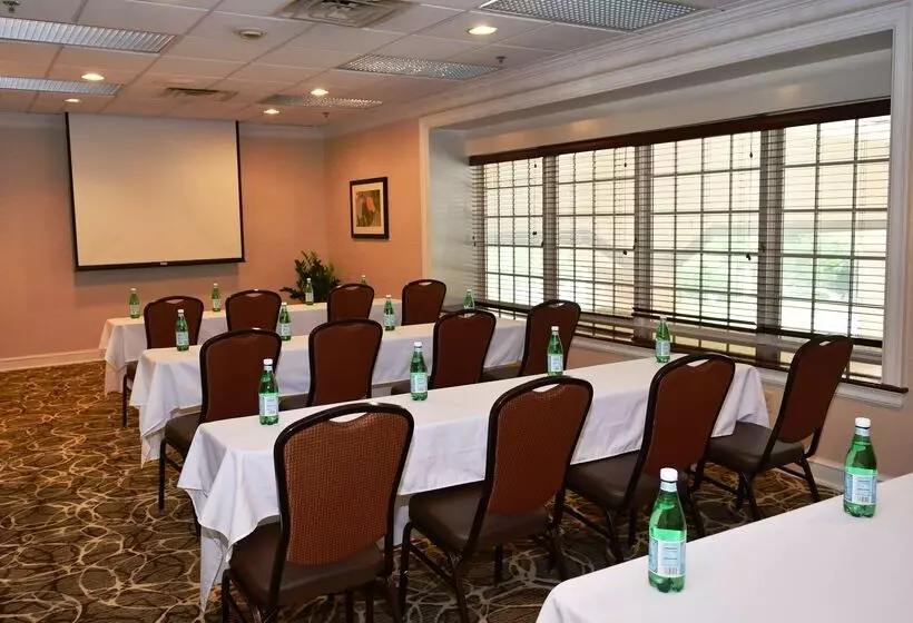 Отель Hampton Inn & Suites Bethlehem