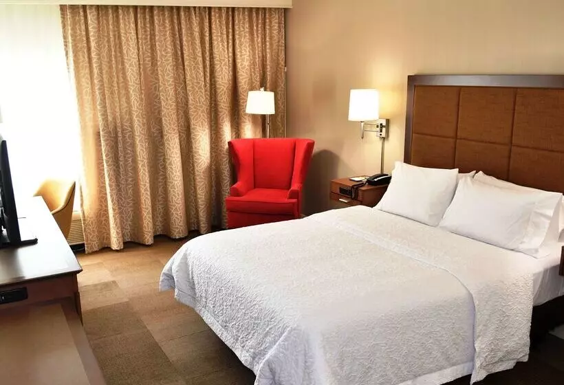 Отель Hampton Inn & Suites Bethlehem