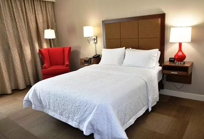 Отель Hampton Inn & Suites Bethlehem