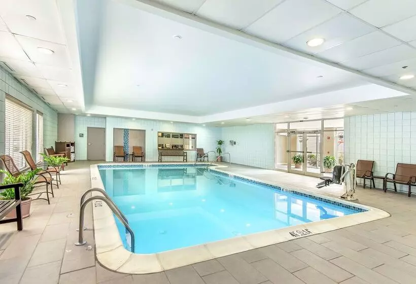 Отель Hampton Inn & Suites Bethlehem