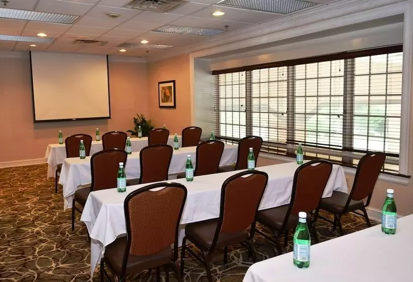 Отель Hampton Inn & Suites Bethlehem