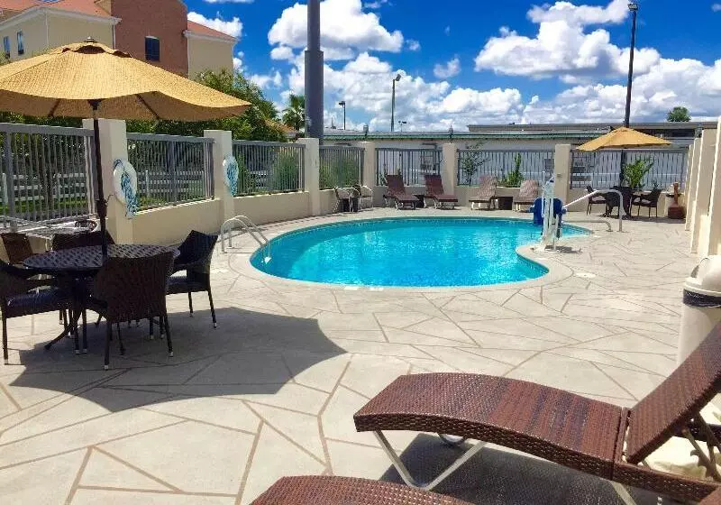 Отель Hampton Inn Waycross